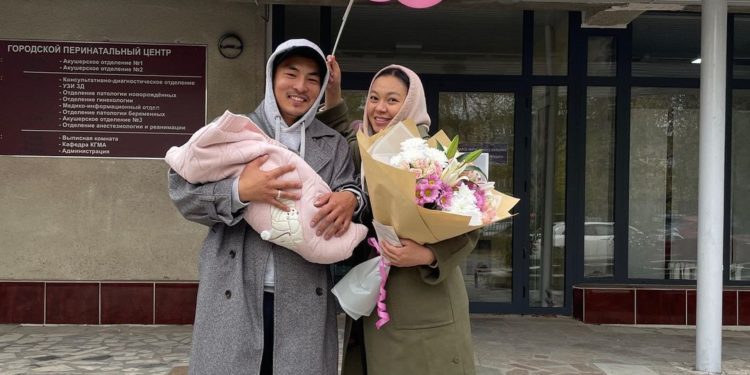 2022-жылы наристелүү болгон атактуулар (сүрөт)