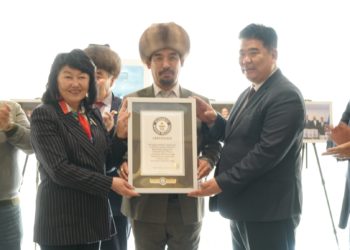 Рысбай Исаковдун Гиннесcке катталгандыгын тастыктаган сертификаты Улуттук тарых музейге тапшырылды