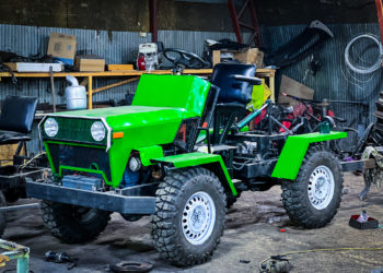 «Жакында патент алабыз». Кыргызстанда колго трактор жасап чыгышты