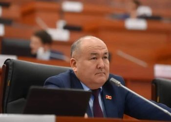 Депутат Токторбаев: “Башкы прокуратурада иштеш үчүн жакшы костюм менен туфли эле керек экен”
