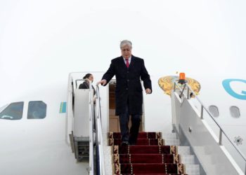 Бишкекке Казакстандын президенти Касым-Жомарт Токаев келди