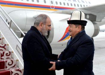 Бишкекке Армениянын премьер-министри Никол Пашинян келди