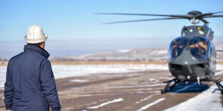 «Тез жардамга, туристтерге…» Садыр Жапаров ӨКМге алынган 2 тик учак кандай максатта колдонуларын айтты