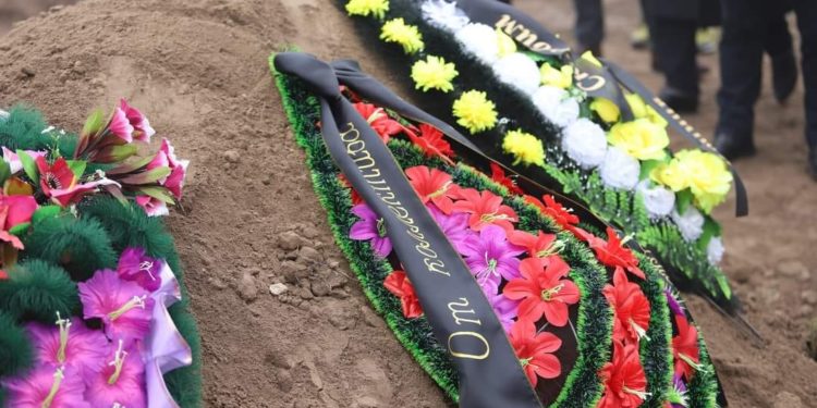 Азиз Мурадиллаевдин сөөгү «Ала-Арча» көрүстөнүнө коюлду. Бул анын акыркы керээзи болчу