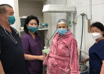 «Үчөө тең уул». Бишкекте 37 жаштагы келин 3 эм төрөдү