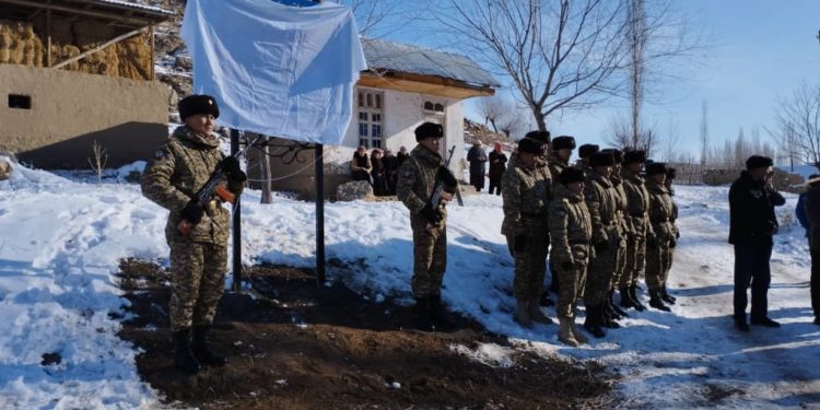 Чек арада каза болгон чек арачы Арыстаналы уулу Асатбектин ысымы Көк-Серектеги көчөгө ыйгарылды