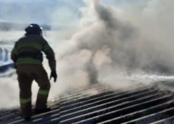 Ысык-Көлдө кампа өрттөнүп жатат (сүрөт)