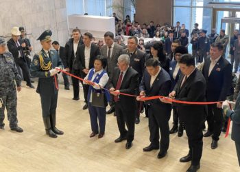 Тажикстандын кол салуусунан каза болгон аскерлерди эскерүүнү Шаирбек Ташиев демилгеледи