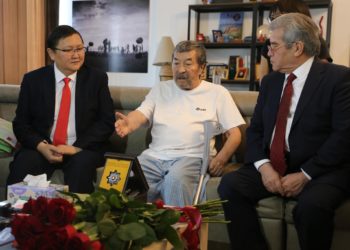 Геннадий Базаровго II даражадагы “Манас” ордени тапшырылды