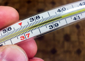 Дарыгерлер балдар арасында Бишкекте сасык тумоо адаттан тыш жүрүп жатканын айтты