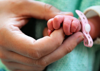 Өлкөдө «балага сүйүнчү» берилбей жатканы боюнча министрлик түшүндүрмө берди