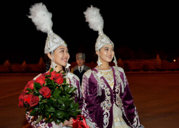 «Ушундай суукта тосуп алган кыздарга рахмат!». Соцтармакта кайрадан талкуу жүрүп жатат