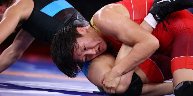 Дүйнө кубогу: Айсулуу Тыныбекова кытай спортчусун жеңип, америкалык балбандан утулуп калды