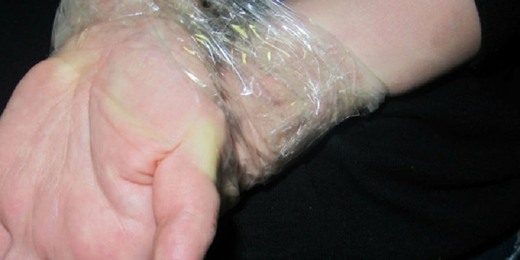 Базар-Коргондо аялдын колун, оозун скотчтоп, 300 миң сомун уурдап кетишкен