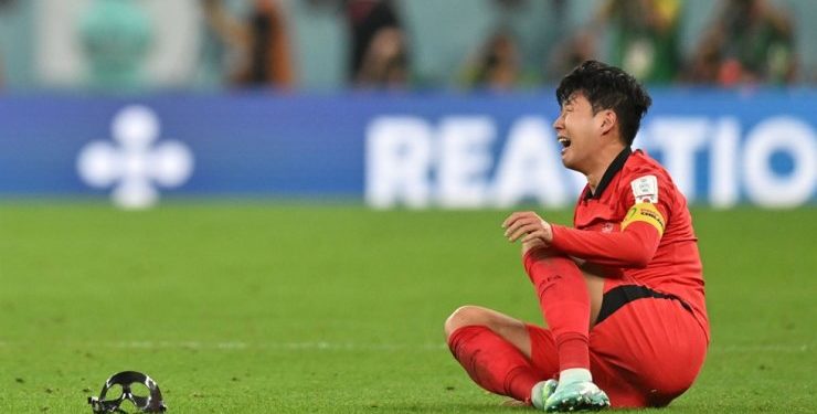 Дүйнөлүк чемпионатта Түштүк Корея жеңишке жетип, Сон Хын Мин кубанычтан көзүнө жаш алды