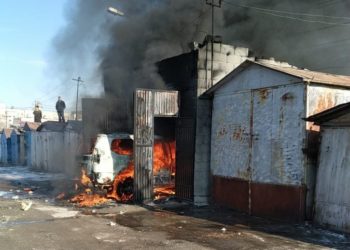 Бишкекте гаражда Lexus 570 унаасы өрттөнүп кетти (сүрөт)