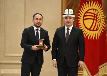 «Эмгек сиңирген артист» наамын алган Урмат Усенов сыйлыкты үмүт менен күтүп келгенин айтты