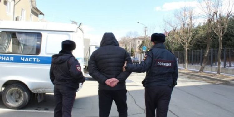 Москва шаарында мекендештеринен опузалап акча талап кылган эки Кыргыз жараны кармалды