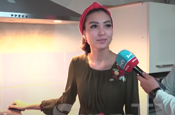 Блогер Нуриза Бектурова: «Турмушка чыккандан кийин ата-энемди сагынып, ыйлап жүрдүм»