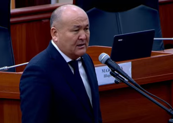 Токторбаев Жапаров менен Ташиевге: «Силердин тегерегиңерде жүргөн азыркы пахтакорлор кезинде силерди соттогон»