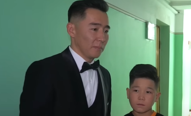 Ырчы Ишен Назаров: «Бекжан Темирхан үйлөнө электе эле мени ата дечү»