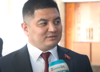 Башкы прокуратура Эмил Жамгырчиев менен Бактыбек Калмуратовдун актоо өкүмүн жокко чыгарууну талап кылууда