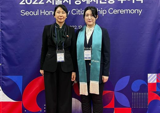 Кореяда кыргыз кызы «Сеулдун ардактуу жараны» наамын алды (сүрөт, видео)