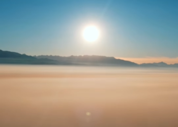 Бишкектеги түтүндүн үстүндөгү ачык асман (видео)