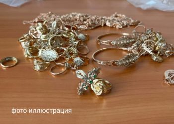 Жалал-Абадда жарандын бетине уксус чачып, 2 миллион сомдук зергер буюмдарын уурдап кеткен
