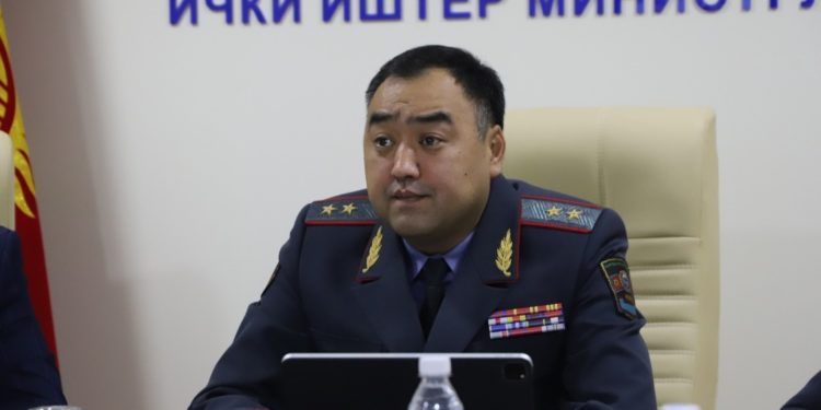 «Кемчилиги чачтан көп жетекчилер менен коштошобуз». ИИМ башчысы Кочкордогу окуя боюнча үн катты