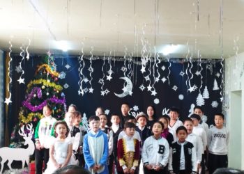 Молдовановкадагы абактын кызматкери эми балдарга англис тилин үйрөтөт (видео)