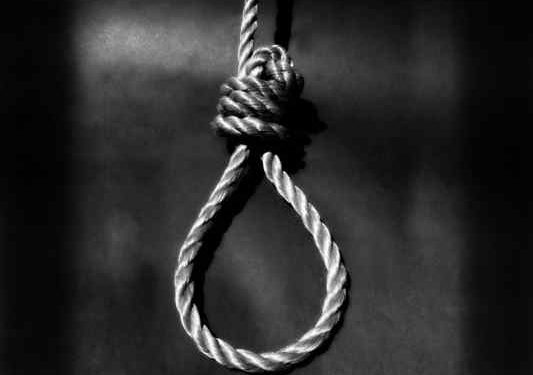 Бишкектеги университеттердин биринин жатаканасында 17 жаштагы кыз асынган абалда табылган