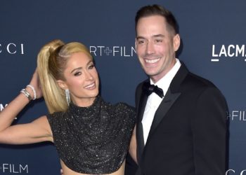 «Карын эне төрөп берген». 41 жаштагы Пэрис Хилтон биринчи жолу эне болду