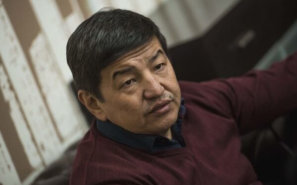 Акылбек Жапаров: «Саясатчы келип кетет, чиновник калат»