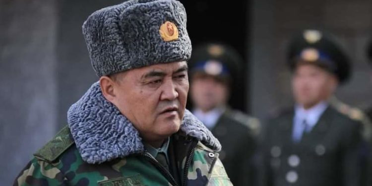 Ташиев Тажикстандын кол салуусунан каза болгон жоокерлер боюнча китеп чыгарууну тапшырды