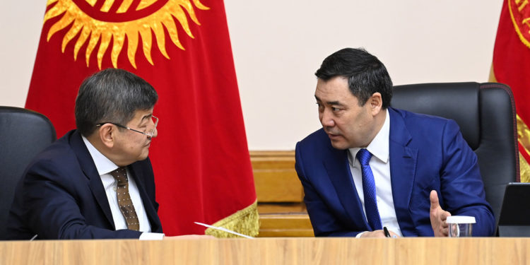 «Садыр Жапаров саясий жек көрүүчүлүктөн, трайбализмден алыс адам болуп чыкты» дейт Акылбек Жапаров