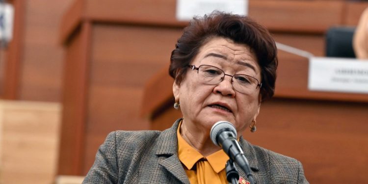 Депутат: «6 айда 37 миң кыргызстандык Орусиянын жарандыгын алган»