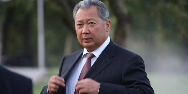 Курманбек Бакиев экинчи жубайын жерге берүү үчүн Кыргызстанга келсе кармалабы? Соттун жообу