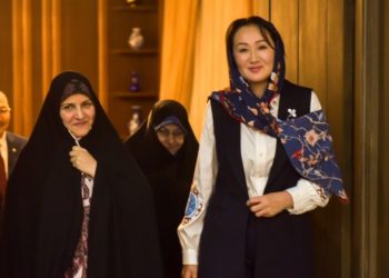 Кыргызстан менен Ирандын биринчи айымдары жолукту. Эмнелер талкууланды?