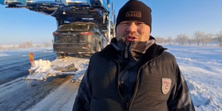 Кыргызстандык айдоочу Казакстандын талаасында 6 күнгө калып калган