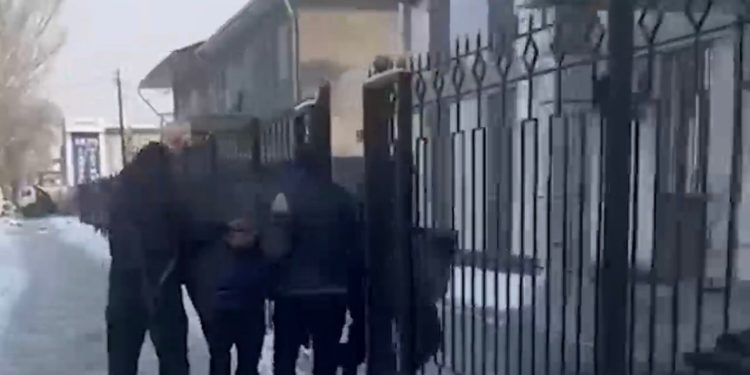 «Өлгүчө сабалган». Чүйдө 4 күндөн кийин жансыз денеси суудан табылган окуя боюнча шектүүлөр кармалды