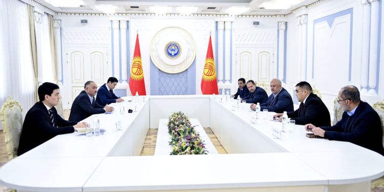 Төрага эл аралык кайрымдуулук уюмунун Кыргызстандагы филиалынын башкы директорун кабыл алды