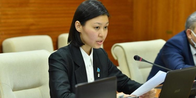 «Эт жебейм, зоопаркка барбайм». Казакстандын 32 жаштагы жаңы экология министри тууралуу дагы эмне белгилүү?