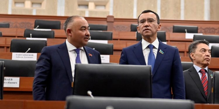 Төрага Нурланбек Шакиев Казак сенатынын төрагасы менен телефон аркылуу сүйлөштү