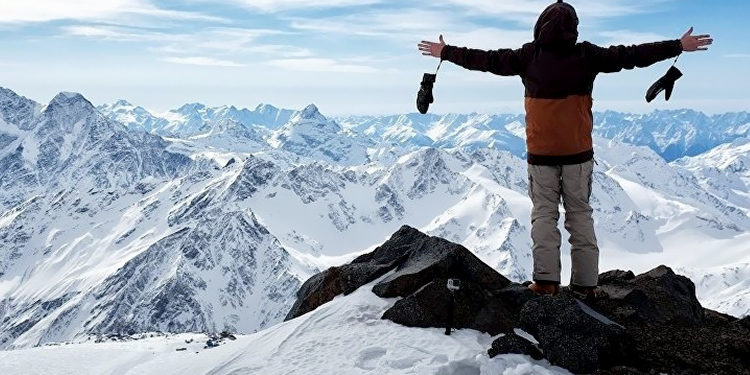 Катуу суук элдин чыгармачылыгын «ойготуп» жатат. Тамашалуу роликтин видеосу