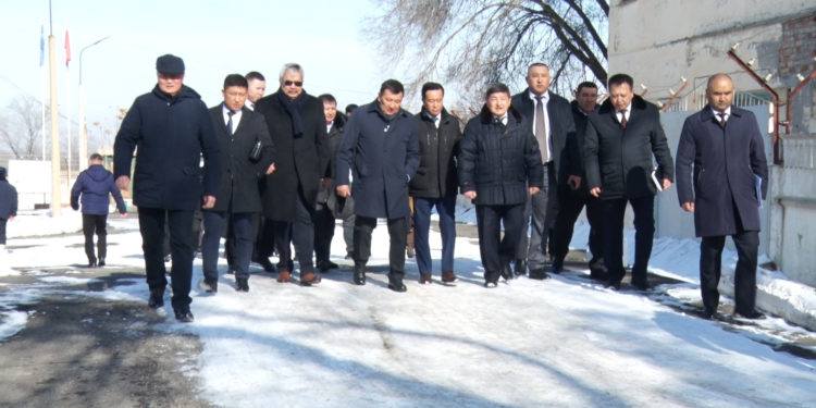 Депутаттык комиссия “Кыргыз алтындын” аффинаждык заводунун иши менен таанышты