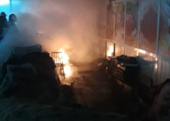 Түндө «Орто-Сай» базарында өрт чыгып, жашылча жана эт саткан жайлар өрттөндү