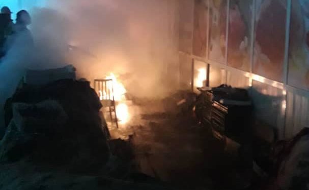 Түндө «Орто-Сай» базарында өрт чыгып, жашылча жана эт саткан жайлар өрттөндү