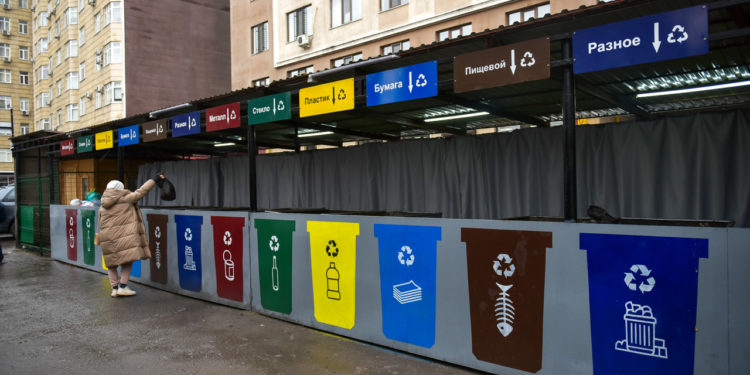 Бишкекте таштанды иргей турган пункт иштей баштады (сүрөт)