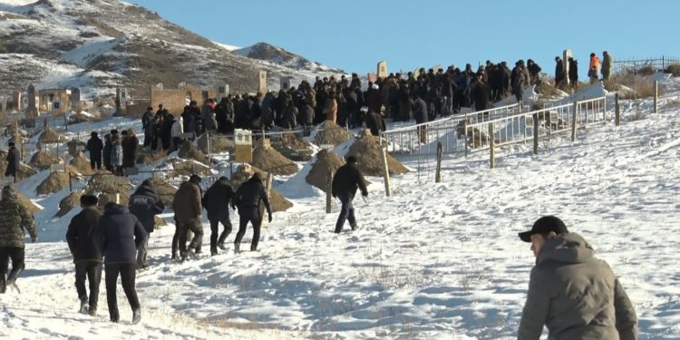 Малик Аликеевди акыркы сапарга узатуу зыйнатынан сүрөттөр